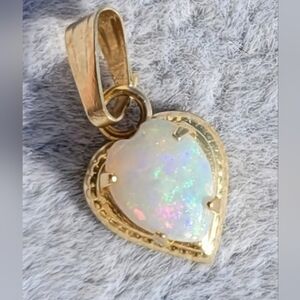 *RARE FIND* Dainty Vintage Rainbow Opal Heart Pendant